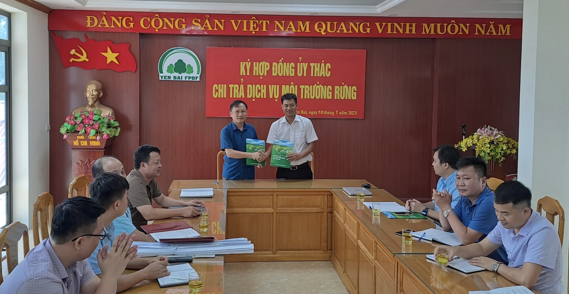 Quỹ Bảo vệ và phát triển rừng tỉnh Yên Bái tiếp tục ký kết hợp đồng ủy thác chi trả DVMTR trong năm 2023 